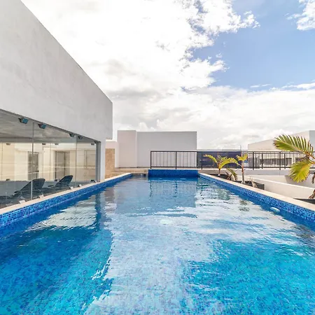 Bright 1 Bd Suite With Balcony