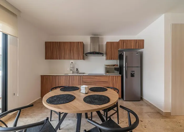 Bright 1 Bd With Balcony