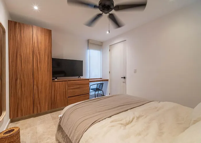 Bright 1 Bd With Balcony
