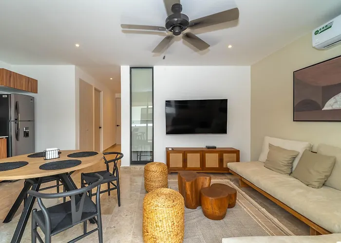 Bright 1 Bd With Balcony