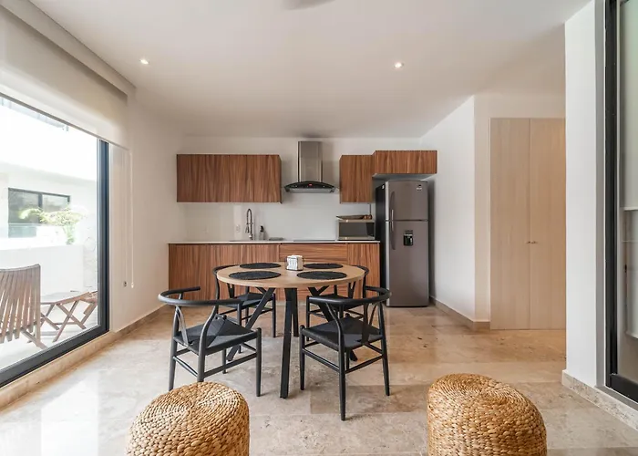 Bright 1 Bd With Balcony *